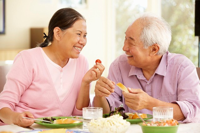 Dinh dưỡng hợp lý cho sức khỏe người cao tuổi - Ảnh 1.