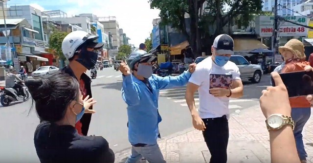 Sự việc Lê Dương Bảo Lâm bị đánh trước cổng bệnh viện Ung bướu đang gây xôn xao cộng đồng mạng