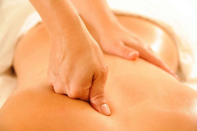 Coi chừng tử vong, liệt chi vì bấm huyệt, massage - Ảnh 1.