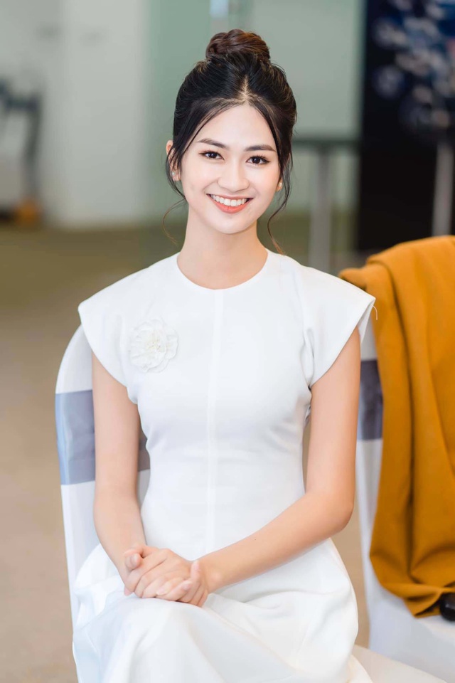 Top 10 HHVN Thu Phương kể về lần đầu lên sóng bản tin VTV - Ảnh 4. Top 10 HHVN Thu Phương kể về lần đầu lên sóng bản tin VTV - Ảnh 4.