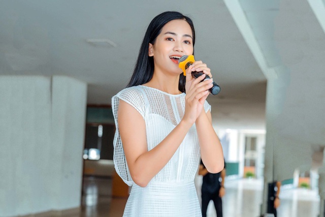 Top 10 HHVN Thu Phương kể về lần đầu lên sóng bản tin VTV - Ảnh 6. Top 10 HHVN Thu Phương kể về lần đầu lên sóng bản tin VTV - Ảnh 6.