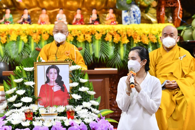 Vì sao nhiều người tham dự lễ cầu siêu cho phật tử - ca sĩ Phi Nhung tại chùa Giác Ngộ? - Ảnh 2.