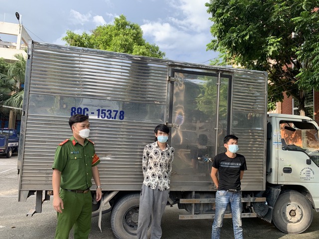 Quảng Ninh phát hiện 1 trường hợp cố thủ trên xe, trốn khai báo y tế  - Ảnh 1.