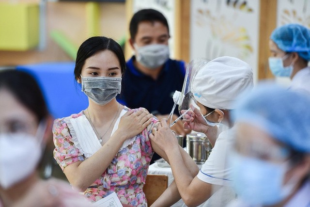 Bộ trưởng Bộ Y tế: Tốc độ tiêm vaccine COVID-19 của Việt Nam cao hơn nhiều nước - Ảnh 1.