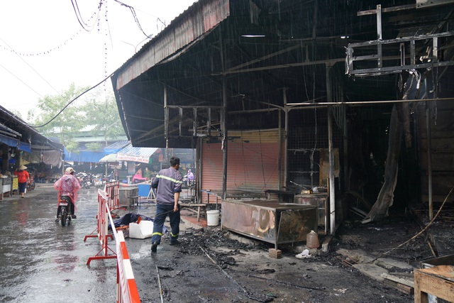 Vụ cháy chợ Núi Đèo (Thủy Nguyên, Hải Phòng): Phút chốc hàng trăm tiểu thương trắng tay - Ảnh 3.