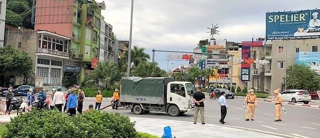 Quảng Ninh :Cấm xe máy, xe thô sơ qua cầu Bãi Cháy - Ảnh 1.