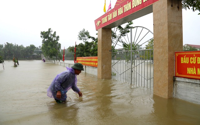 Mưa lớn dài ngày, nhiều địa phương ở Hà Tĩnh ngập nặng - Ảnh 3.