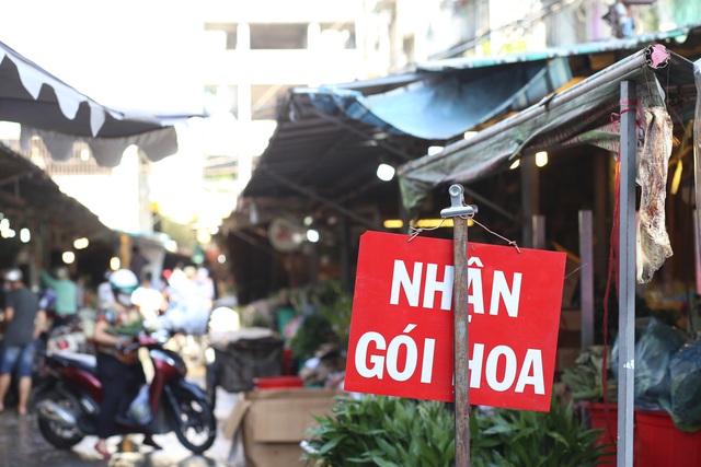 Sức mua yếu trước ngày Phụ nữ Việt Nam 20/10, tiểu thương chợ hoa Hồ Thị Kỷ than thở - Ảnh 7.