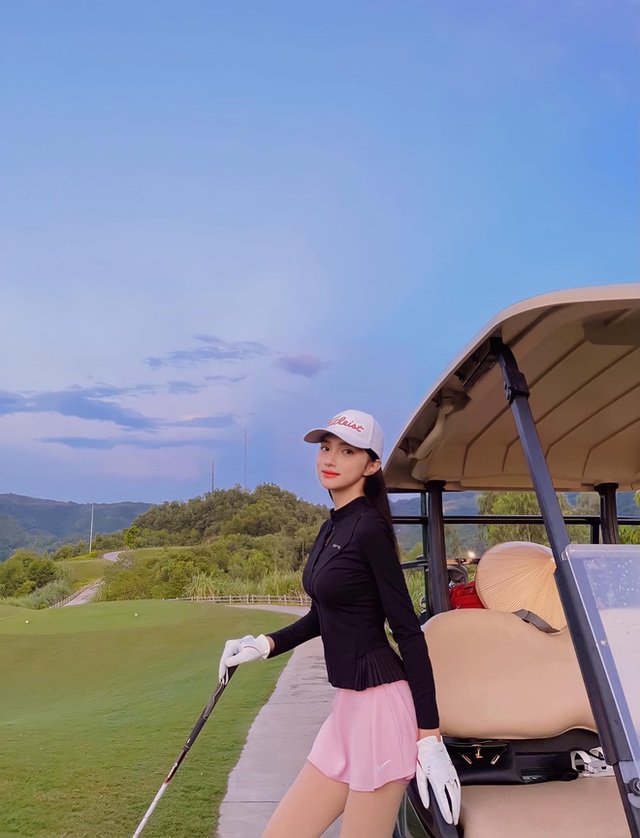 Hương Giang tung 7749 bức hình body mỏng manh trên sân golf tái xuất sau scandal lớn nhất sự nghiệp - Ảnh 2.