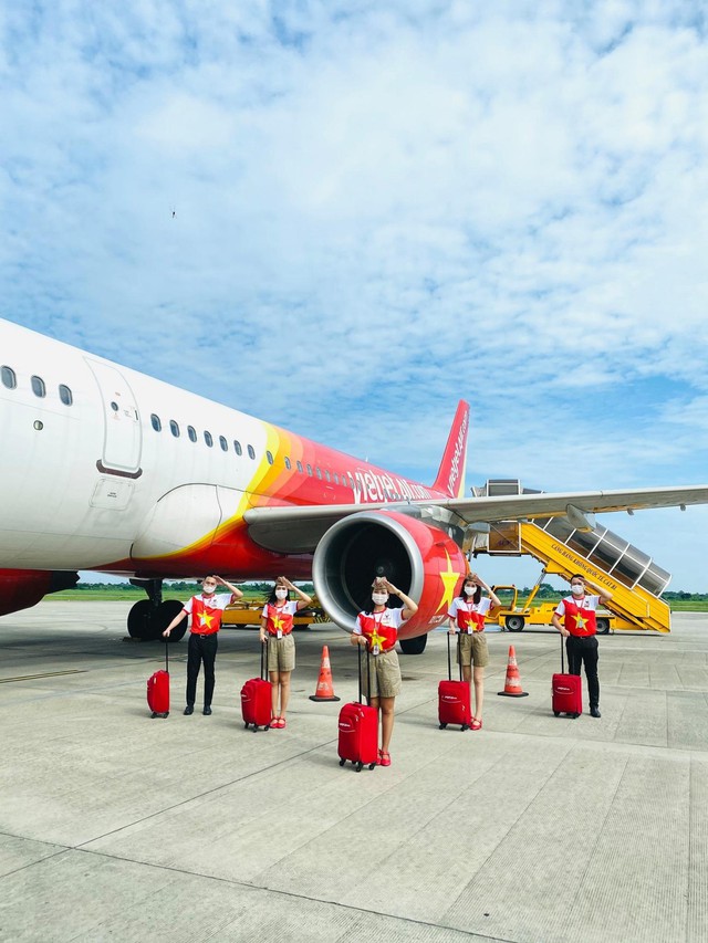 Vietjet khôi phục 48 đường bay nội địa đón khách trên những chuyến bay xanh - Ảnh 1.