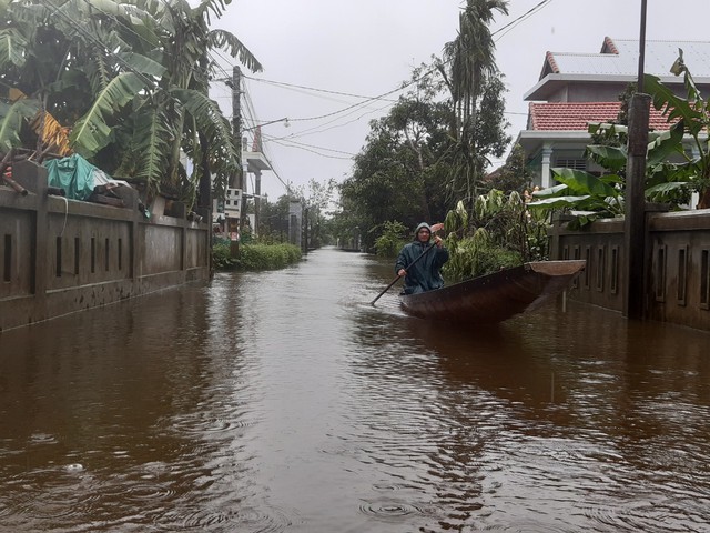 Thừa Thiên Huế mưa lớn kéo dài, ngập lụt nhiều nơi - Ảnh 5.