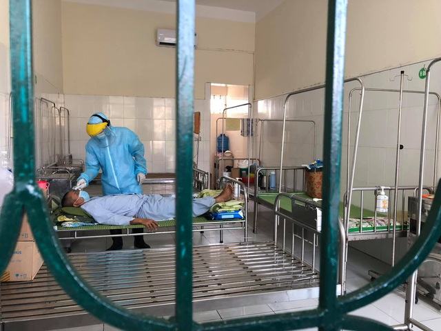 Thanh Hóa: Các bệnh viện tuyến huyện bắt đầu điều trị bệnh nhân COVID-19 - Ảnh 2.