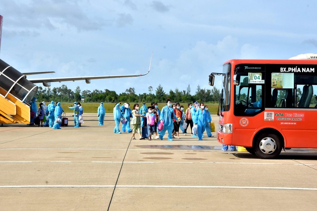 Chuyến bay nghĩa tình đưa hàng trăm thai phụ từ TP. HCM về quê - Ảnh 7.