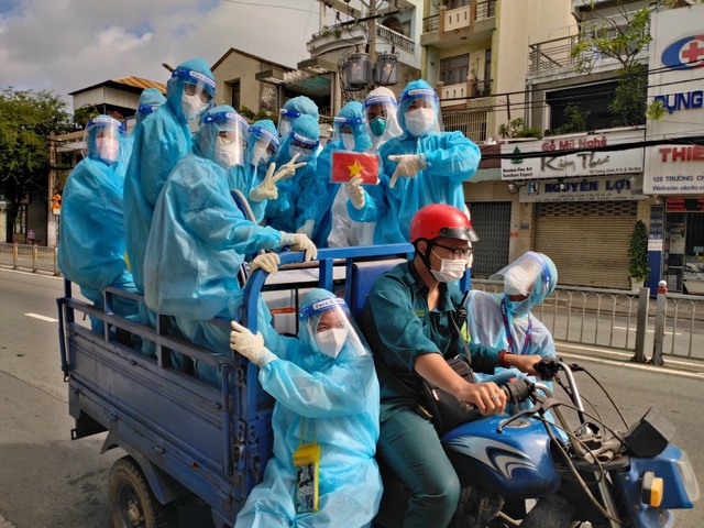 Tình nguyện viên 21 tuổi tham gia chống dịch COVID- 19: Được gia đình ủng hộ và tự hào - Ảnh 3.