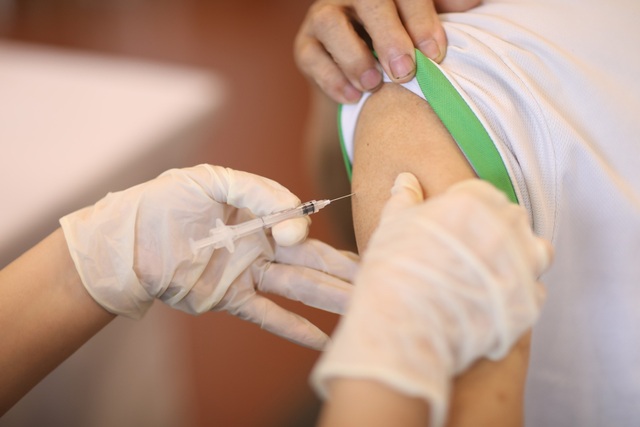 Bộ Y tế hoả tốc cử đội cấp cứu hỗ trợ Thanh Hoá liên quan sự cố tiêm vaccine COVID-19 - Ảnh 1.