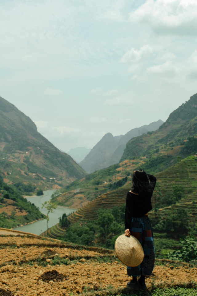 Làng cổ Thiên Hương hơn 100 năm tuổi đẹp như tranh vẽ ở Đồng Văn, Hà Giang - Ảnh 20.