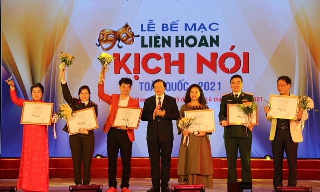 “Làm vua” của đạo diễn Lê Quý Dương giành HCV Liên hoan kịch nói toàn quốc 2021 - Ảnh 1.