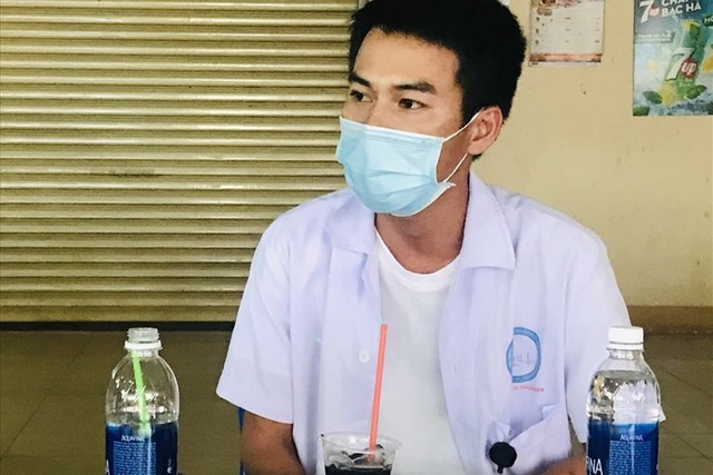 Th&ocirc;ng tin mới nhất vụ nh&acirc;n vi&ecirc;n y tế bị người nh&agrave; bệnh nh&acirc;n đ&aacute;nh ngay ph&ograve;ng cấp cứu - Ảnh 1.