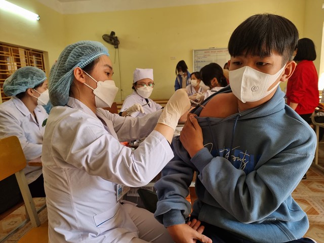Hải Phòng ngày đầu triển khai tiêm vaccine cho học sinh - Ảnh 20.