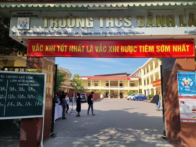 Hải Phòng ngày đầu triển khai tiêm vaccine cho học sinh - Ảnh 16.