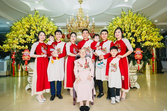 Choáng với độ sành điệu và trẻ như gái son của người đẹp Ninh Bình, ngoài đời đã lên chức bà nội - Ảnh 5.