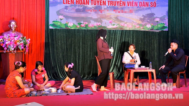 Lạng Sơn: Sân khấu hóa tuyên truyền dân số  - Ảnh 1.
