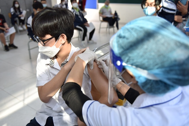 Sở Y tế Hà Nội lên tiếng thông tin &quot;dừng tiêm vaccine cho trẻ vì có học sinh COVID&quot; - Ảnh 1.