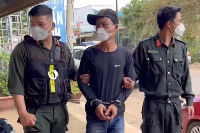 Nghi phạm nổ sung bị vây bắt ở Đồng Nai đang bị truy nã về tội dâm ô với cháu ruột, có 3 tiền án và nghiện ma túy lâu năm

 - Ảnh 2.