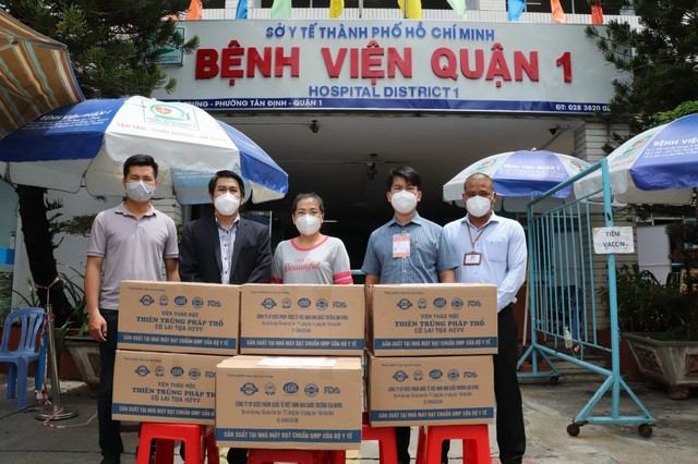Công ty CP Dược phẩm Quốc tế Việt Nam Anh Quốc Trường Đại Hưng (TADAPHACO): Trao tặng sản phẩm hỗ trợ bệnh nhân F0 điều trị tại nhà và các khu công nghiệp - Ảnh 1.