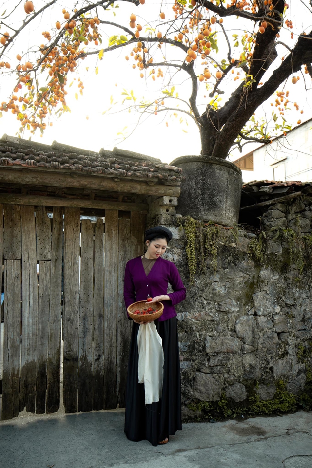 Bộ ảnh đẹp nhất từ trước đến nay bên cây hồng trăm tuổi ở Ninh Bình, xem xong nitizen khuyên đừng mặc hanbok Hàn Quốc nữa - Ảnh 8.
