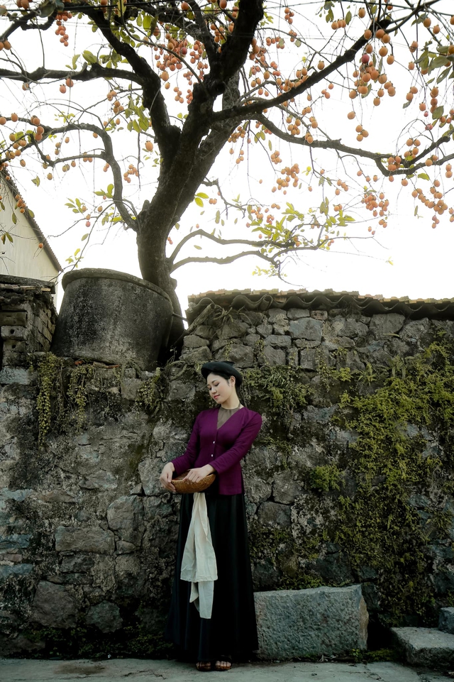 Bộ ảnh đẹp nhất từ trước đến nay bên cây hồng trăm tuổi ở Ninh Bình, xem xong nitizen khuyên đừng mặc hanbok Hàn Quốc nữa - Ảnh 9.