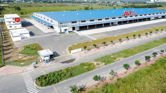 Trung tâm trung chuyển hàng hóa lớn nhất Việt Nam của J&T Express - Ảnh 2.