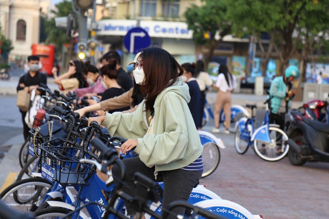 Giới trẻ kéo nhau ủng hộ xe đạp công cộng để bảo vệ môi trường - Ảnh 7.