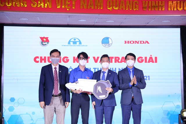 Trao giải cuộc thi “Thanh niên với văn hóa giao thông” - Ảnh 2.