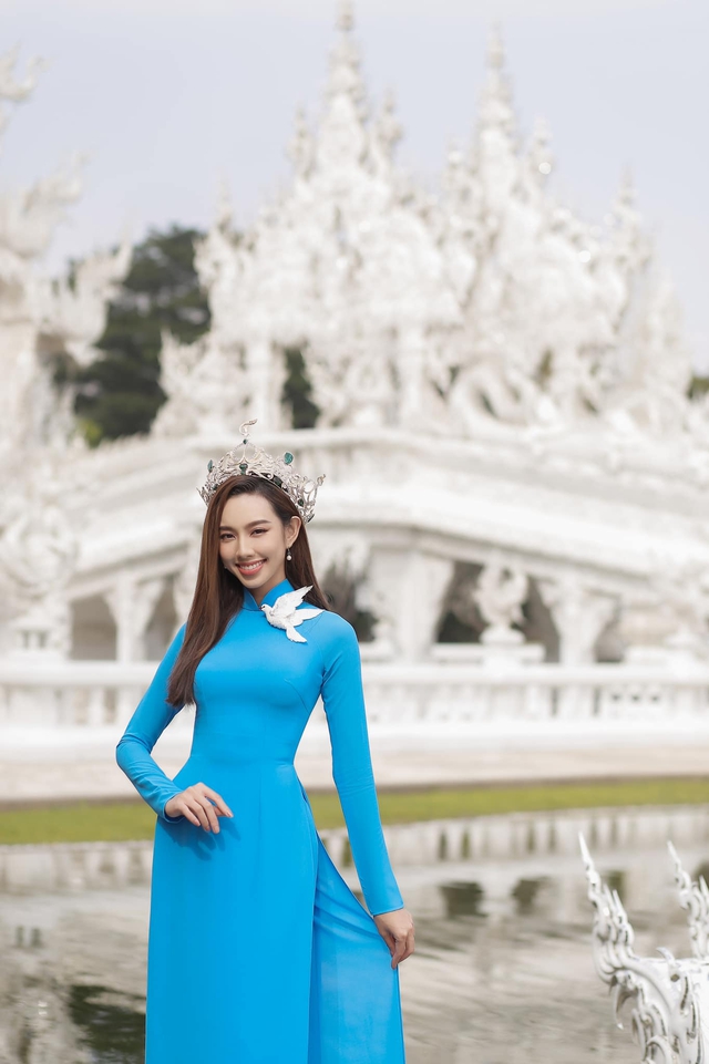 Chán cosplay gái Thái, Nguyễn Thúc Thùy Tiên tự hào đội nón lá khoe tà áo dài Việt Nam tại xứ chùa Vàng - Ảnh 5.