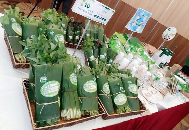 100% siêu thị, TTTM ở Hà Nội không sử dụng túi nilon khó phân hủy - Ảnh 2.