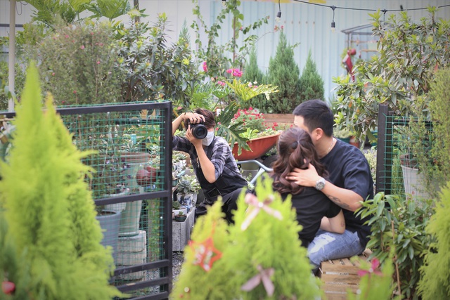 Tạm ngưng công việc vì dịch, nữ nhiếp ảnh gia mở vườn cây đẹp như 'studio' - Ảnh 7.
