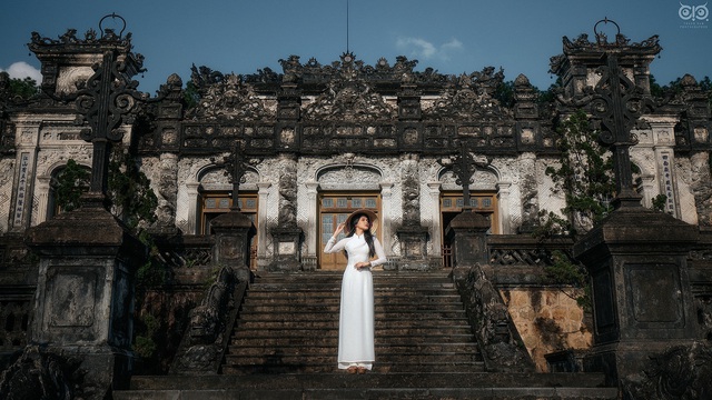 Mãn nhãn với bộ hình nữ sinh mặc áo dài trắng ở lăng Khải Định Huế - Ảnh 10.