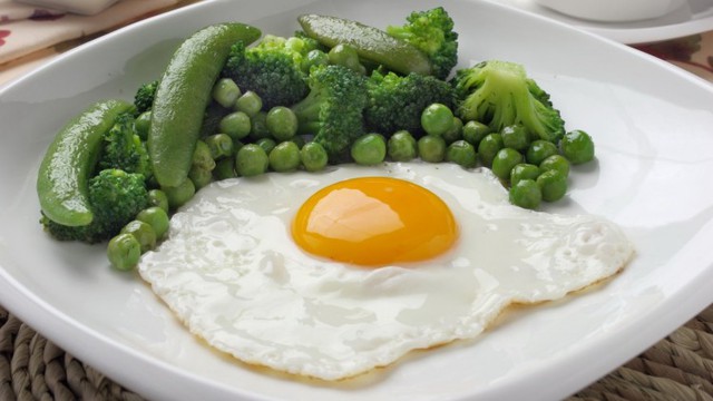 Chọn trứng ăn sáng để giảm cân nhất định không chế biến theo 4 cách này - Ảnh 4.