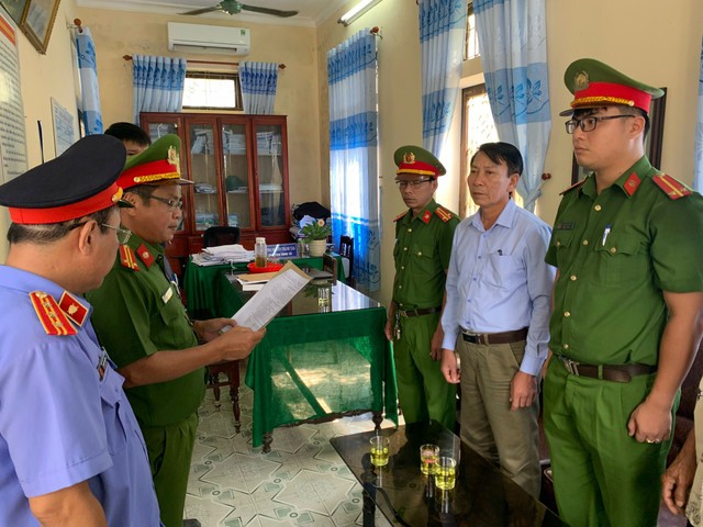 Thừa Thiên - Huế: Nguyên chủ tịch xã tham ô gần 1 tỷ bị bắt giam - Ảnh 1.