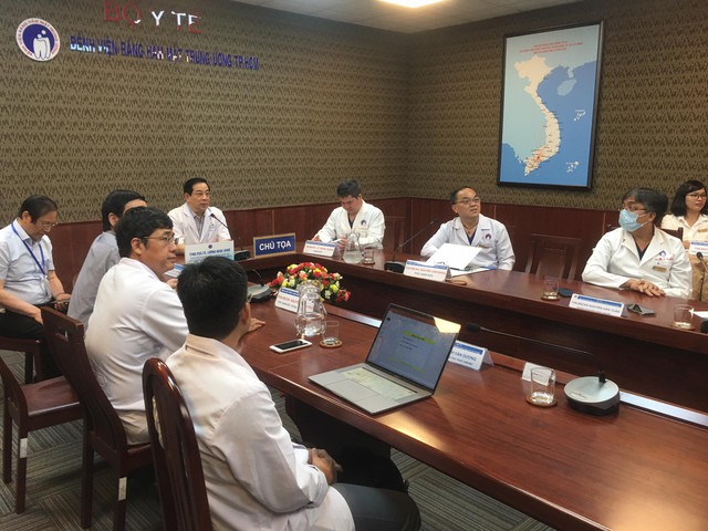 Các bác sĩ từ TP.HCM hội chẩn cứu nam thanh niên 24 tuổi chấn thương hàm mặt phức tạp ở Lâm Đồng - Ảnh 2.