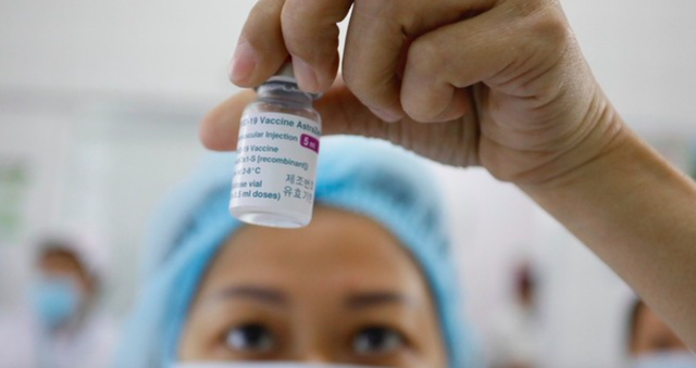 Có nên để người tiêm đủ 2 mũi vaccine tự do đi lại? - Ảnh 2.