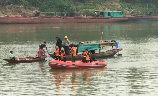 Để xe đạp điện và điện thoại trên cầu, nữ sinh lớp 10 nhảy sông tự tử - Ảnh 1.