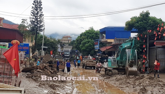 Lũ ống kinh hoàng làm 3 người tử vong ở Lào Cai: Cả nhà đang ngủ say giấc thì thấy mặt đất rung chuyển - Ảnh 2.