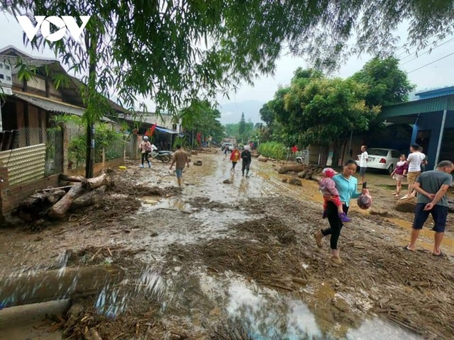 Lũ ống kinh hoàng làm 3 người tử vong ở Lào Cai: Cả nhà đang ngủ say giấc thì thấy mặt đất rung chuyển - Ảnh 3.