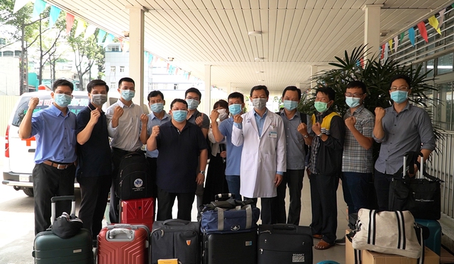 Đội phản ứng nhanh Bệnh viện Chợ Rẫy lên đường đến Kiên Giang tăng cường lá chắn chống dịch COVID-19 - Ảnh 3.