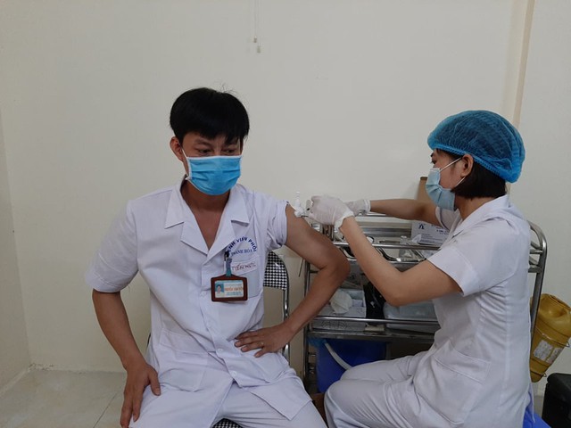 Thanh Hóa tiếp nhận 19.710 liều vaccine phòng bệnh COVID-19 - Ảnh 2.