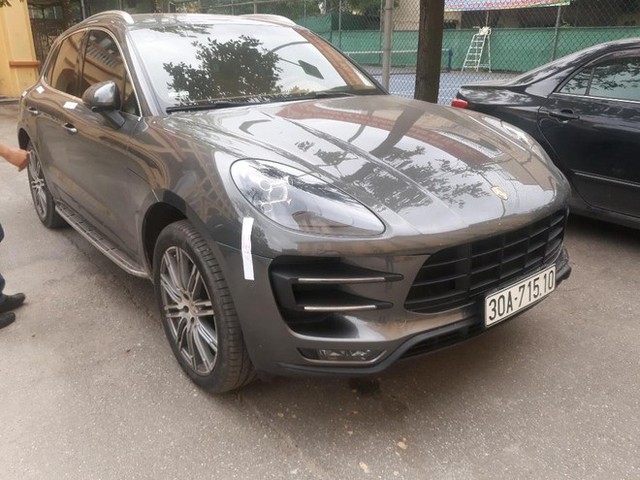 Truy tìm lái xe Porsche trùng biển số bị phát hiện tại khu đô thị Times City - Ảnh 1.