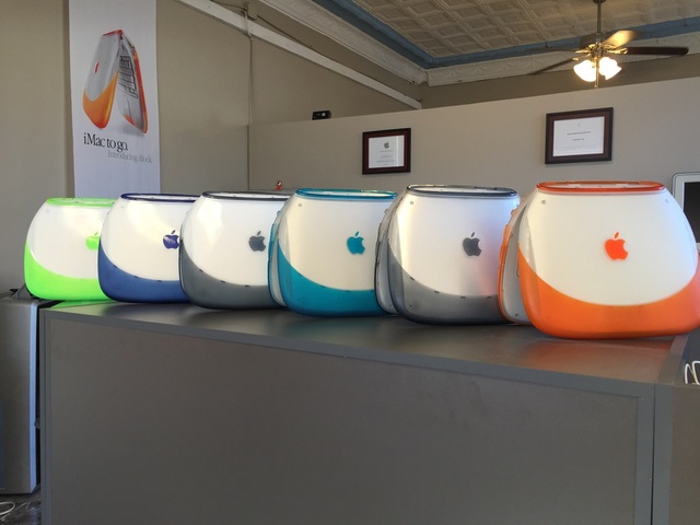 Những sản phẩm nhiều màu sắc của Apple - Ảnh 2.