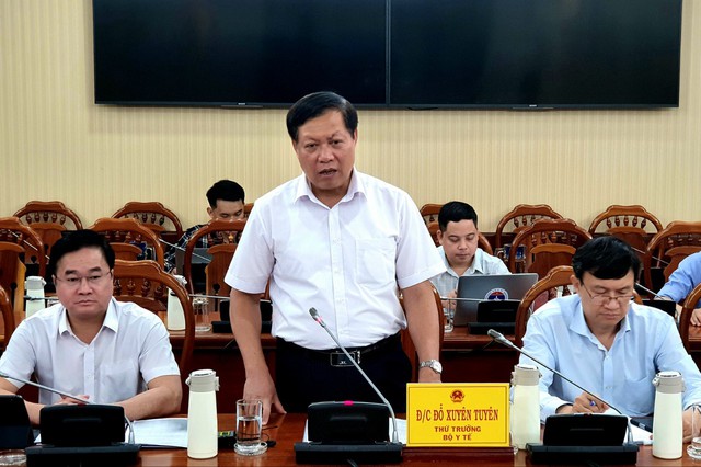 Thứ trưởng Bộ Y tế Đỗ Xuân Tuyên làm việc với tỉnh Bà Rịa - Vũng Tàu về công tác tổ chức và quản lý cách ly phòng, chống dịch COVID-19 - Ảnh 4.